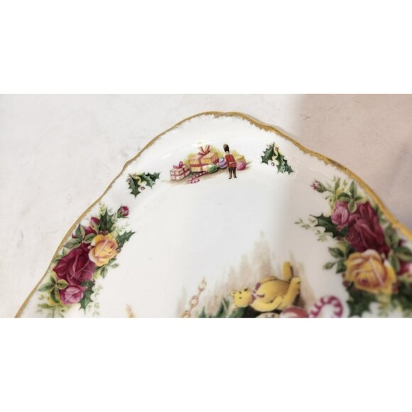 Royal Albert Old Country Roses Christmas Magic Oval Regal Platter 10 x 5.75 in. - Picture 6 of 9